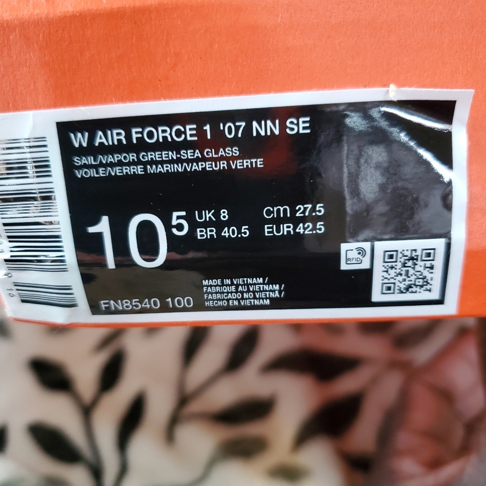 Nike Air Force 1  size 10.5 - Picture 3 of 9